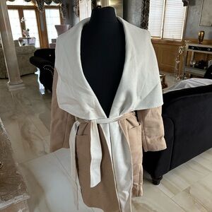 BCBGMaxAzria Two-Tone Trench Coat in Cream and Tan Size Small Great Condition